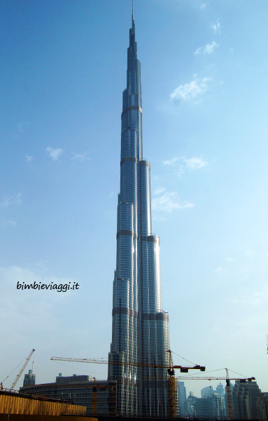 Burj Khalifa con bambini Dubai in estate