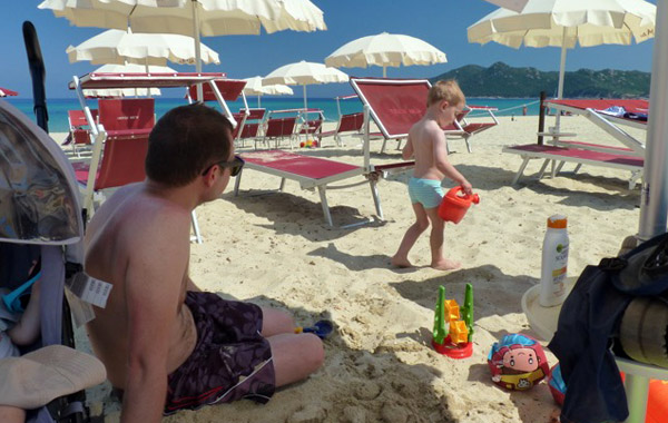 Costa Rei con bambini-spiaggia