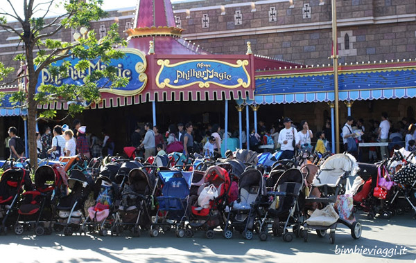 Disneyland Tokyo con bambini - Tokyio con bambini - Giappone con bambini - viaggio in giappone con bimbo - passeggini a disneyland tokyo