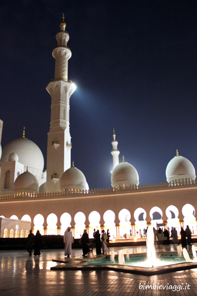 Emirati Arabi con bambini-Sheikh Zayed Mosque