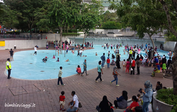 Kuala Lumpur con bambini-klcc piscina