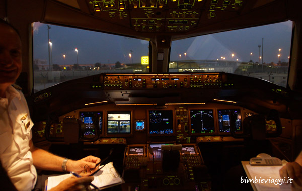 Organizzare un viaggio a Dubai-cabina pilotaggio