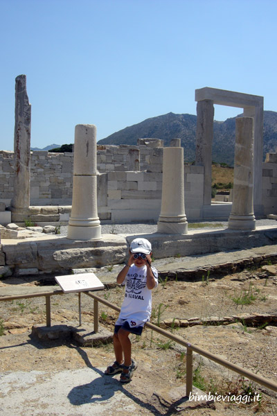 naxos con bambini-tempio Demetra - Grecia con bambini - Bimboinviaggio