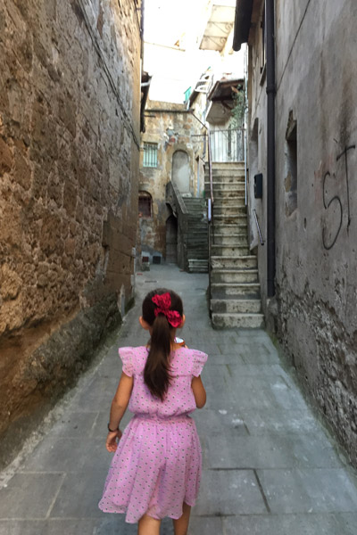 Cosa fare in Toscana con bambini - Pitigliano vie