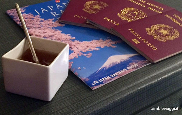 come organizzare un viaggio in giappone con bambini -passaporti - Giappone con bambini - viaggio in giappone con bimbo