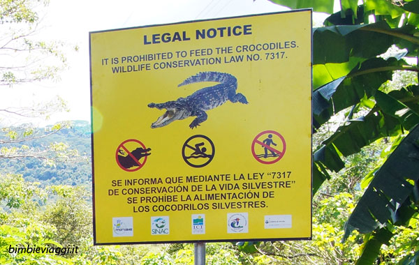 Dominical e il Parco Marino Ballena in Costa Rica -cartello coccodrilli