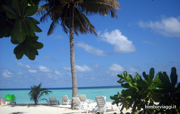Maldive in resort economici con bambini -spiaggia