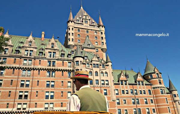 Vieux Québec con bambini in calesse -château Frontenac