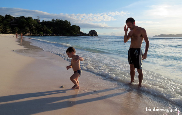 Viaggio alle Seychelles con bambini -spiaggia