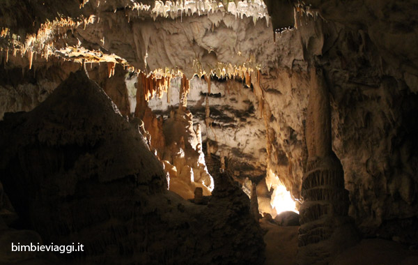 grotte di Postumia con bambini -stalattiti