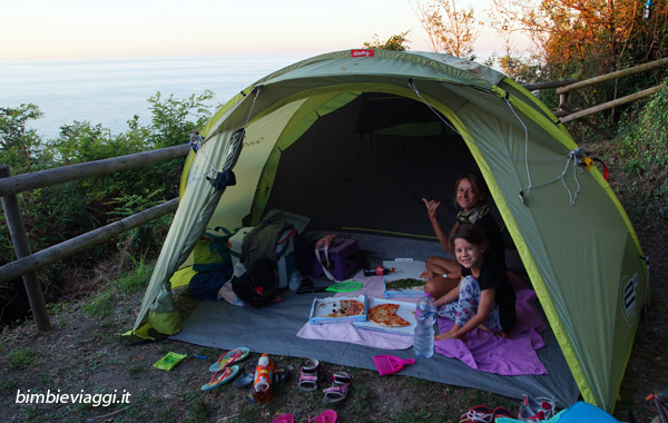 campeggio silenzioso a gabicce -pizza in tenda