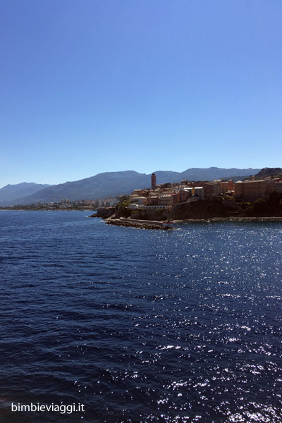 Corsica con bambini - vista dal traghetto