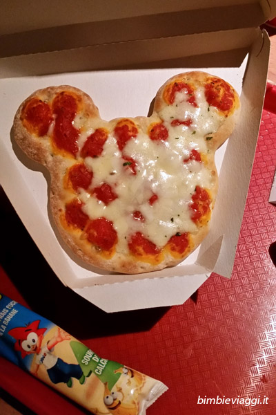 Soggiorno a Disneyland Paris con bambini - Disney Parigi - pizza a forma di topolino
