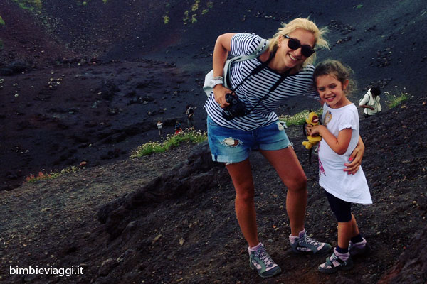Etna con bambini - salire sull'etna in estate - passeggiata nel cratere