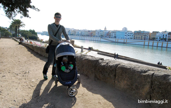 Siviglia con neonato - passeggiata - Andalusia con bambini - Weekend in spagna con bimbi - bimboinviaggio