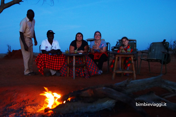 aperitivo nella savana allo tsavo est - tsavo con bambini - safari in kenya con bambini - africa con bambini