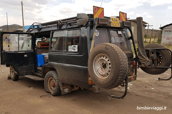 Kenya in agosto - gomma jeep - viaggio in Kenya con bambini