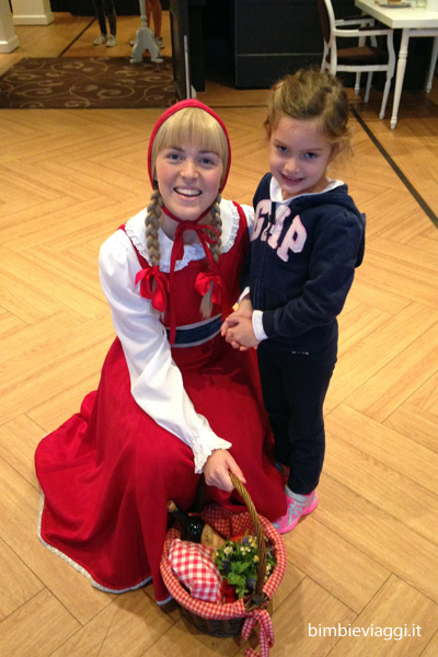 Efetling con bambini parco divertimenti in Olanda - cappuccetto rosso