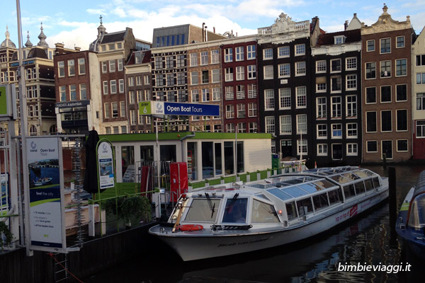 Navigare sui canali di Amsterdam con bambini - Pizza Cruise con Canal