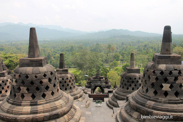 Giava con bambini - Borobudur