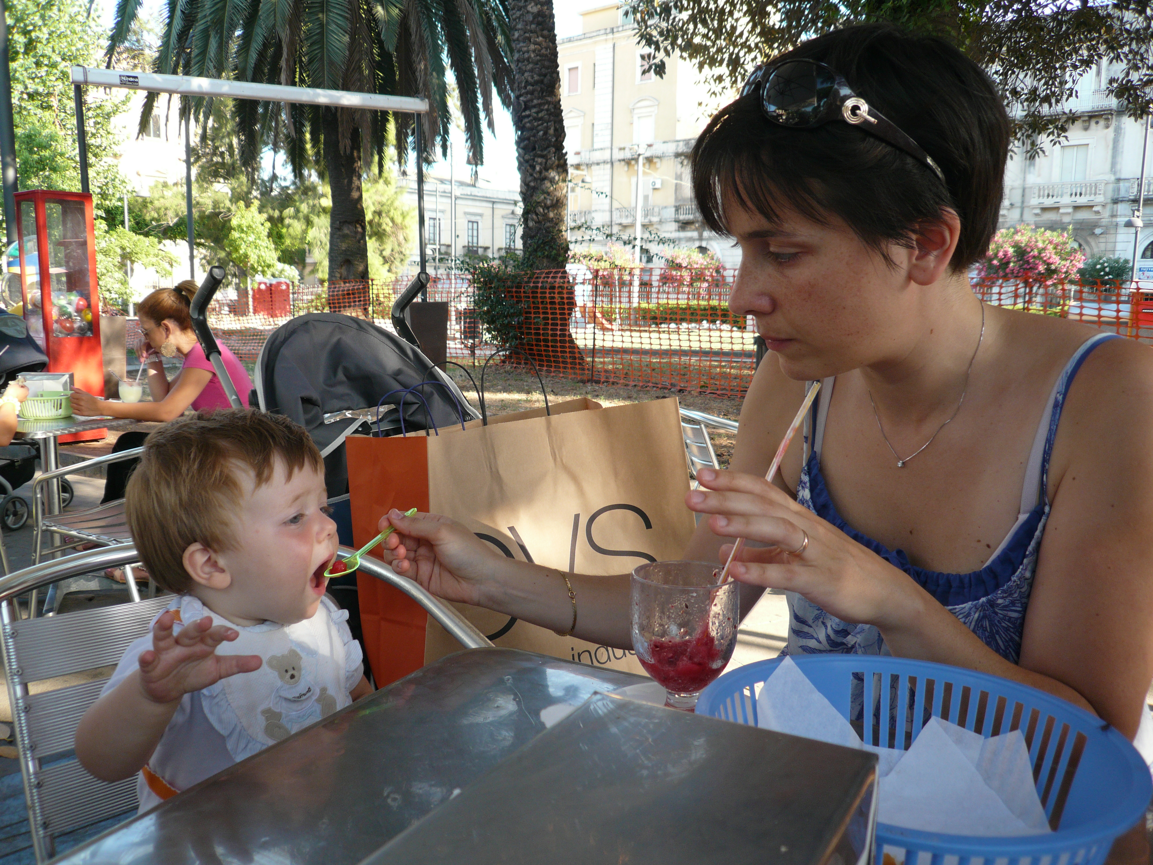 Granita di Gelsi con briosche ai giardinetti del bar Bianca, Siracusa