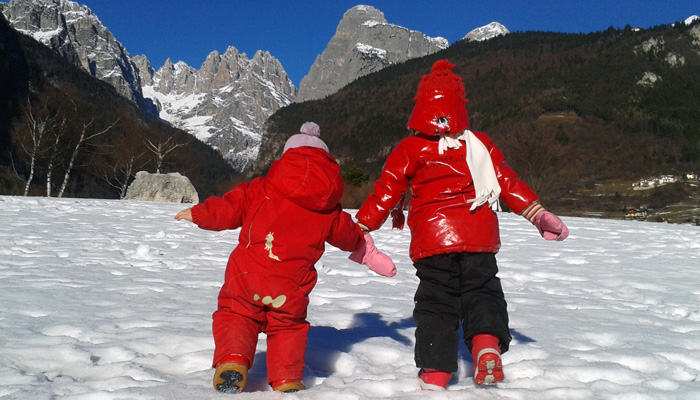 Bambini sulla neve: cosa mettere in valigia per la settimana bianca?