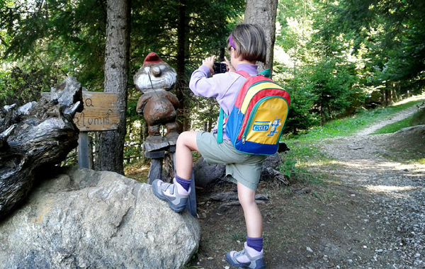 Family hotel in montagna - trekking con bambini in austria Wurzelpark carinzia con bambini - montagna in estate con bambini