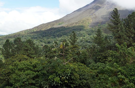 Il Vulcano Arenal in Costa Rica visto dall’Arenal Observatory Lodge