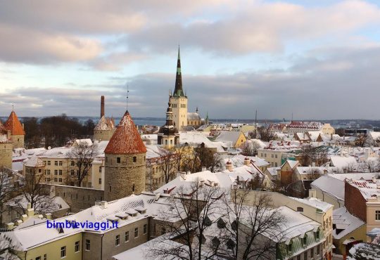 Tallinn con bambini in inverno: il primo viaggio di Rebecca senza passeggino