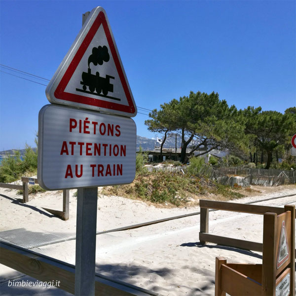 Vacanza in Corsica - passaggio a livello