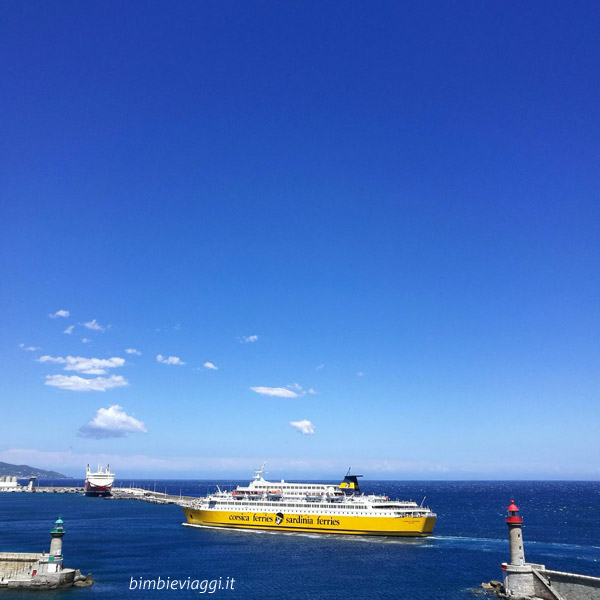 Vacanza in Corsica - traghetto porto vecchio