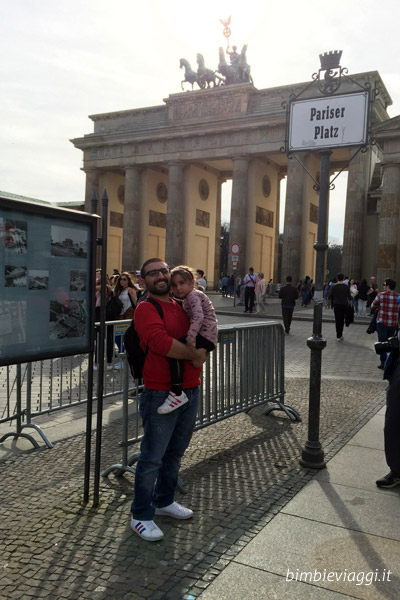 A Berlino con papà - pariser platz - Viaggio a Berlino con bambini