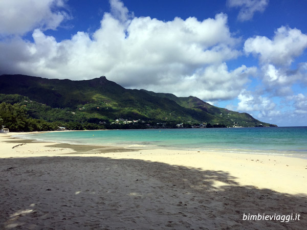 Diario-di-viaggio-alle-Seychelles-con-bambini-spiaggia