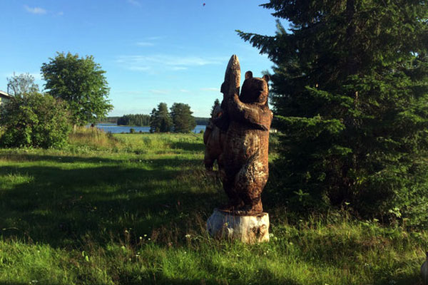 finlandia con bambini - scultura orso