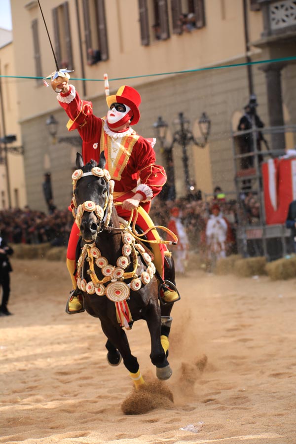 Sartiglia-di-Oristano-spada