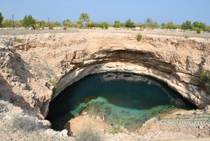 Oman con bambini Sink Hole