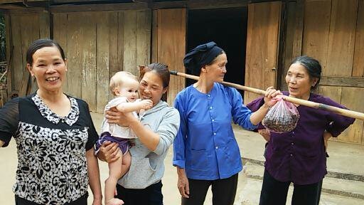 Vietnam con neonato