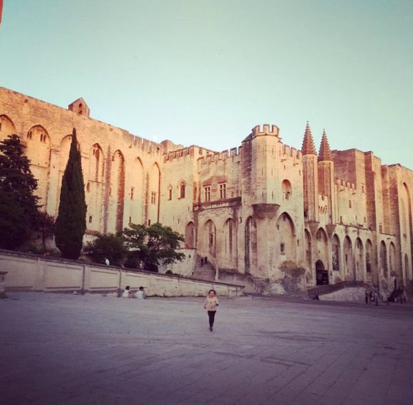 Avignone, Palais des Papes - lavanda in provenza con bambini