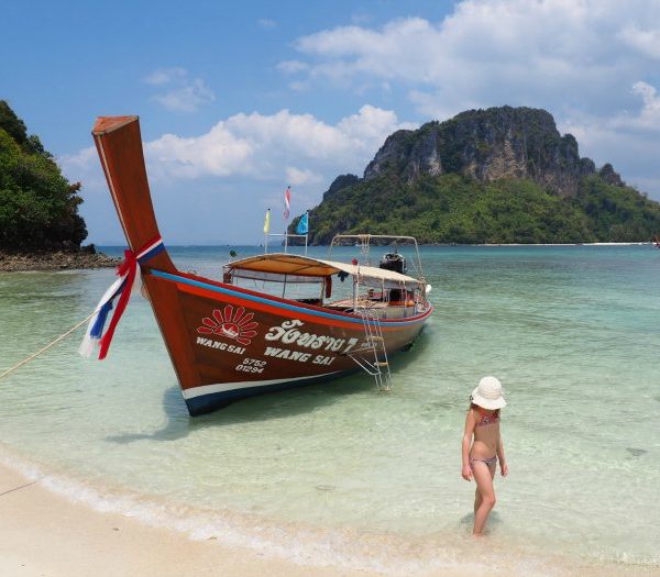 Mare in Thailandia in inverno con bambini