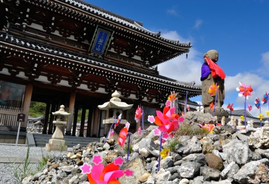 Guidare in Giappone: noleggio auto per visitare il Monte Osorezan