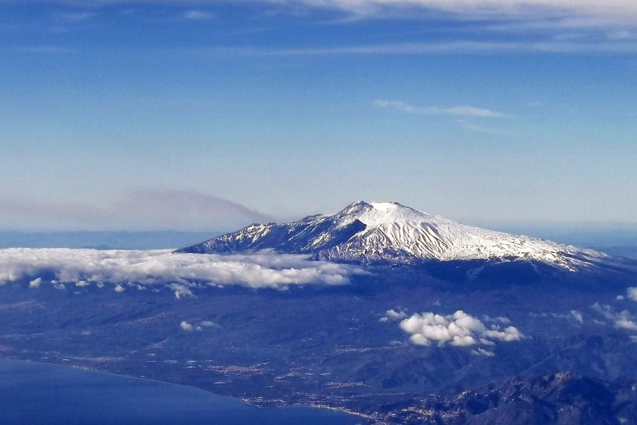 cosa fare a catania bimbieviaggi etna dall'aereo