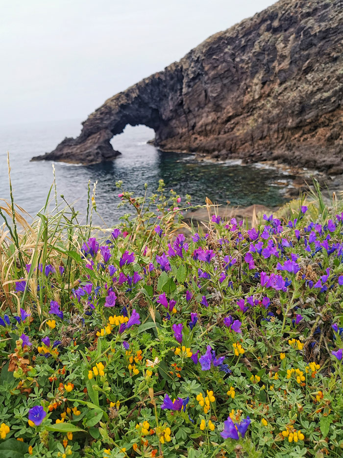 Viaggio a Pantelleria per donne destinazione umana arco dell'elefante