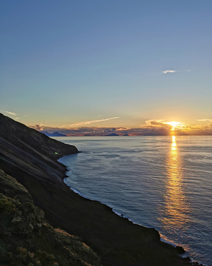 Stromboli - Viaggio alle Eolie per donne Destinazione Umana - velatrekking eolie