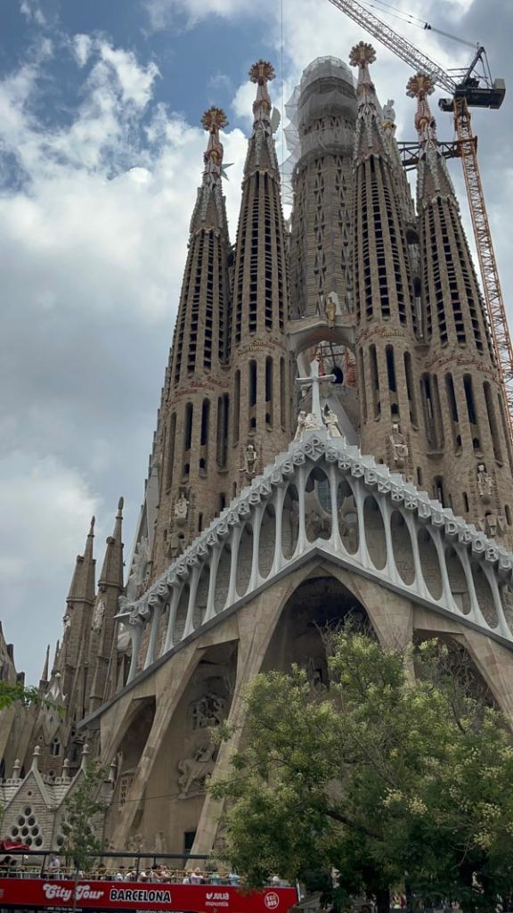 interrail in europa viaggio di maturità barcellona sagrada familia