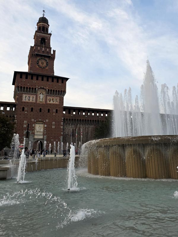milano con adolescenti castello sforzesco