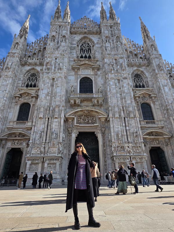 milano con adolescenti piazza duomo
